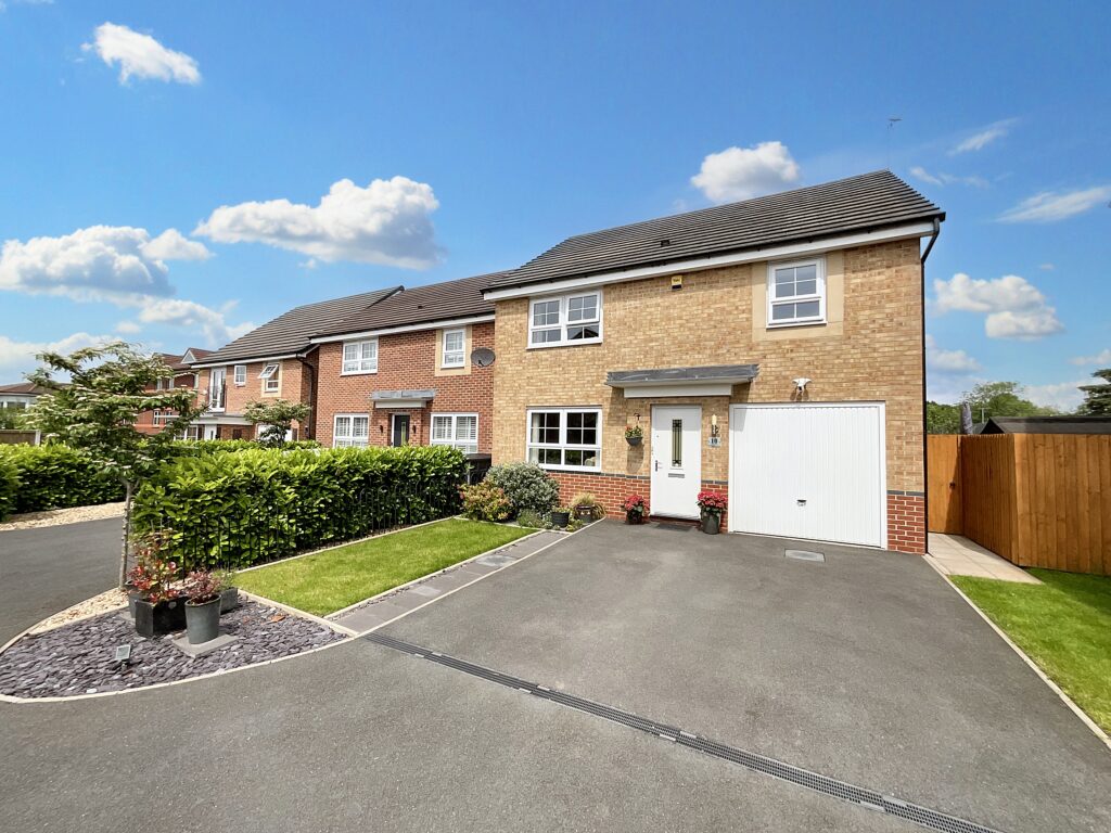 Dorney Close, Yarnfield, ST15