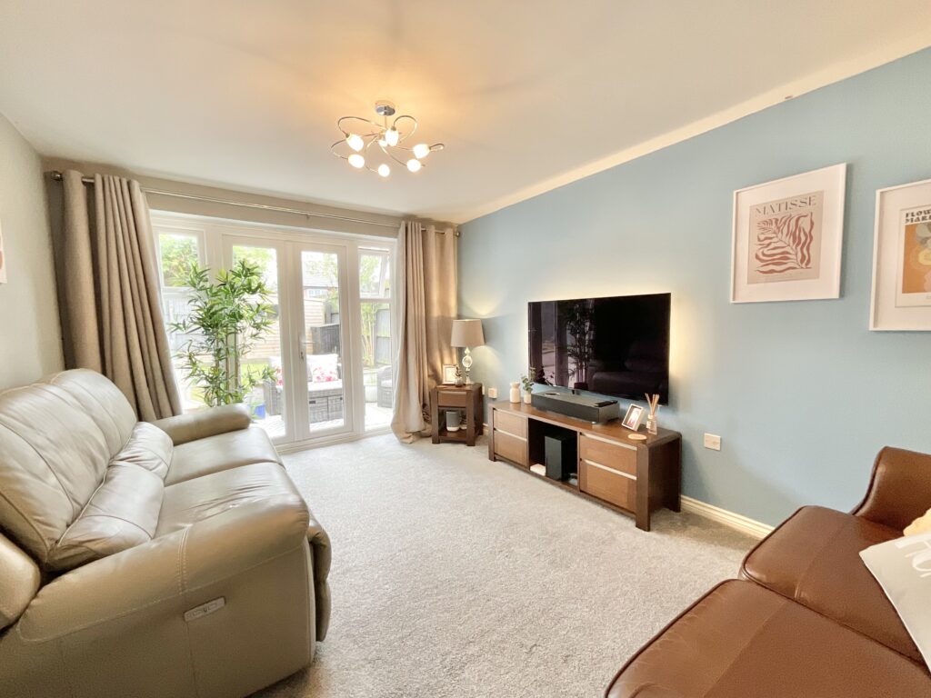 English Oak Avenue, Shavington, CW2