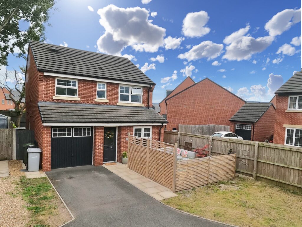 English Oak Avenue, Shavington, CW2