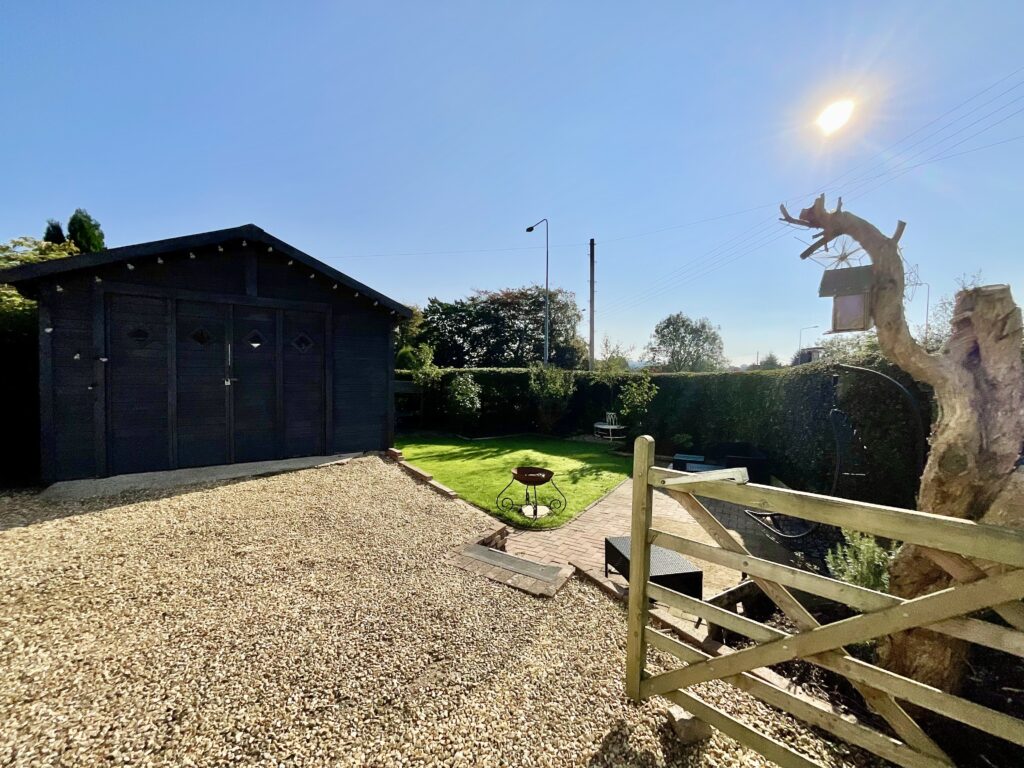 Monument Lane, Tittensor, ST12