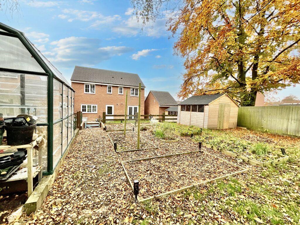 Hollingworth Close, Yarnfield, ST15