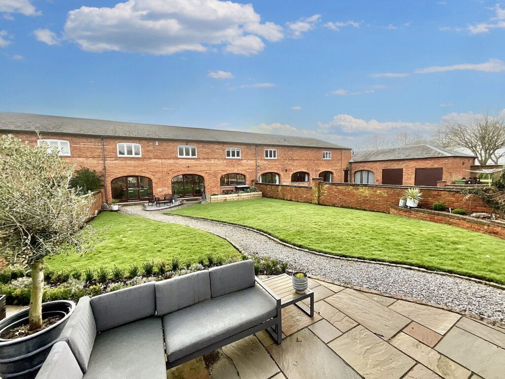 Tixall Court, Tixall, ST18