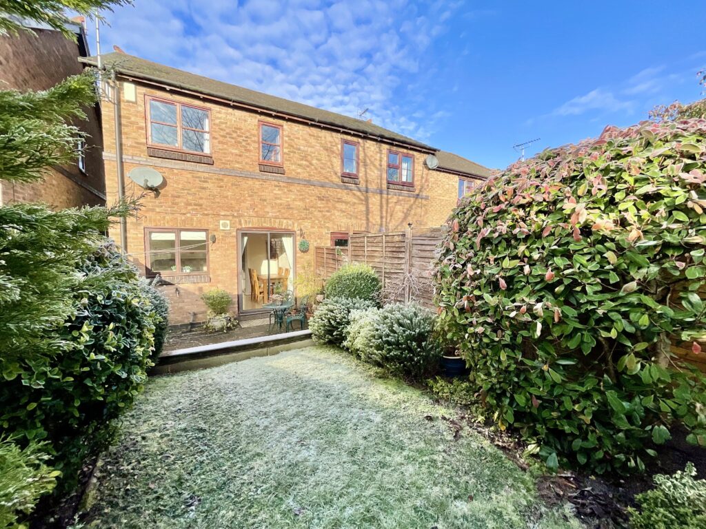 Meadowbrook Court, Stone, ST15