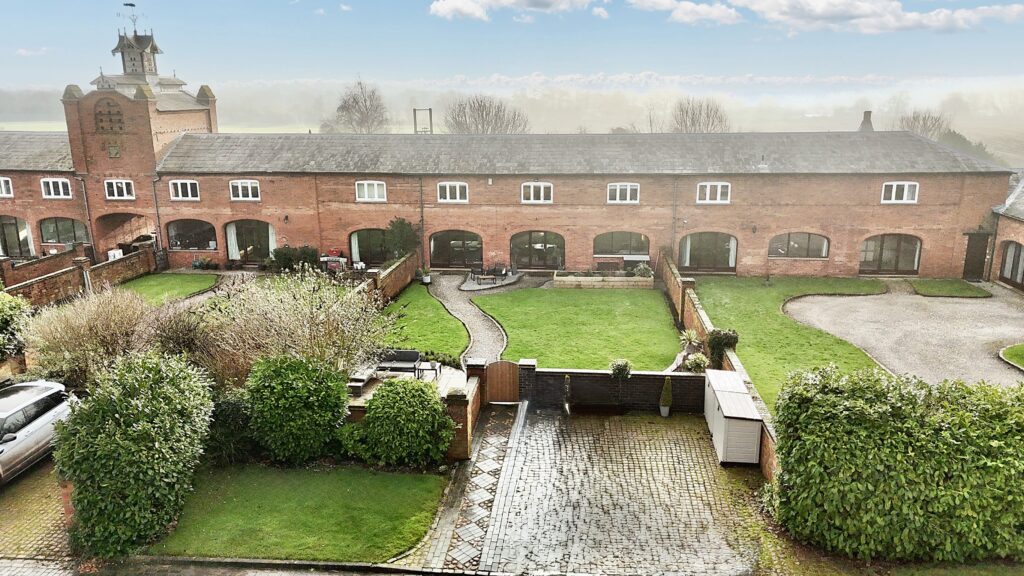 Tixall Court, Tixall, ST18