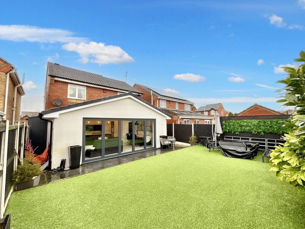 Milan Grove, Longton, ST3