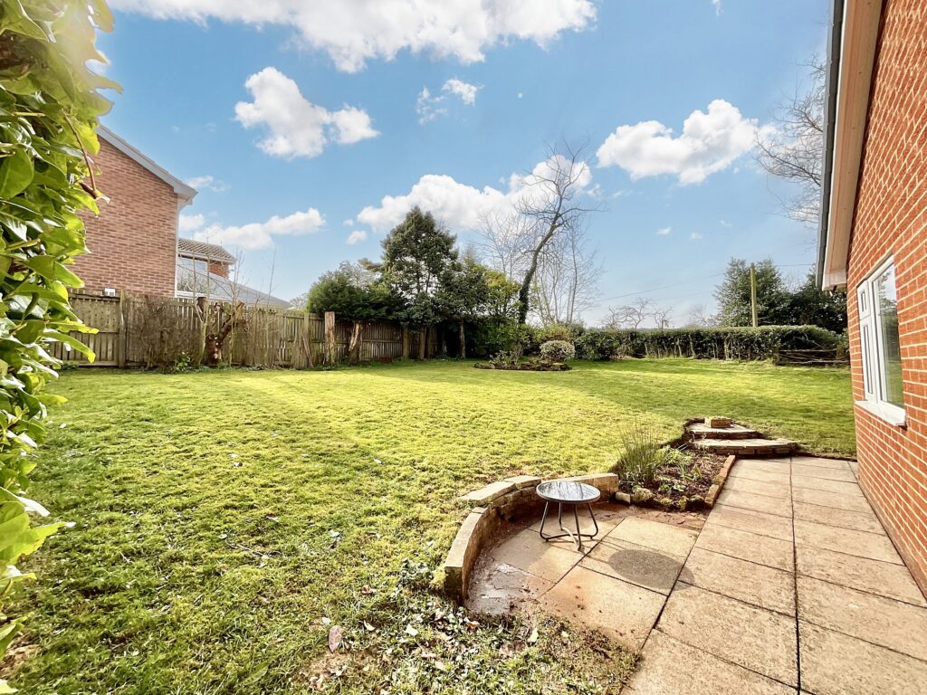 Kingfisher Crescent, Fulford, ST11